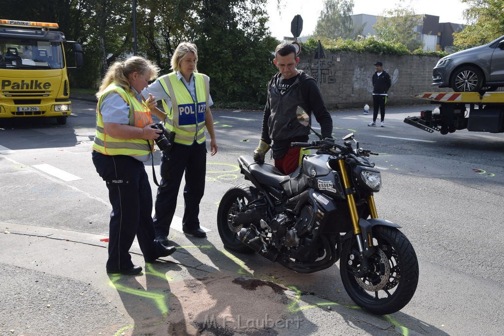 Schwerer Krad PKW Unfall Koeln Muelheim Am Springborn Cottbuserstr P167.JPG - Miklos Laubert